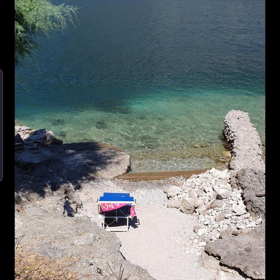 L For Lake Mandello del Lario Kültér fotó