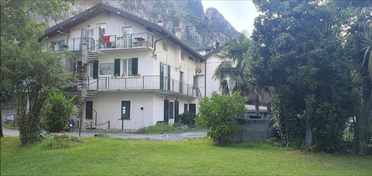 L For Lake Mandello del Lario Kültér fotó