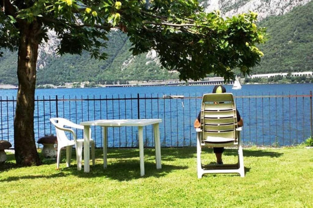 L For Lake Mandello del Lario Szoba fotó