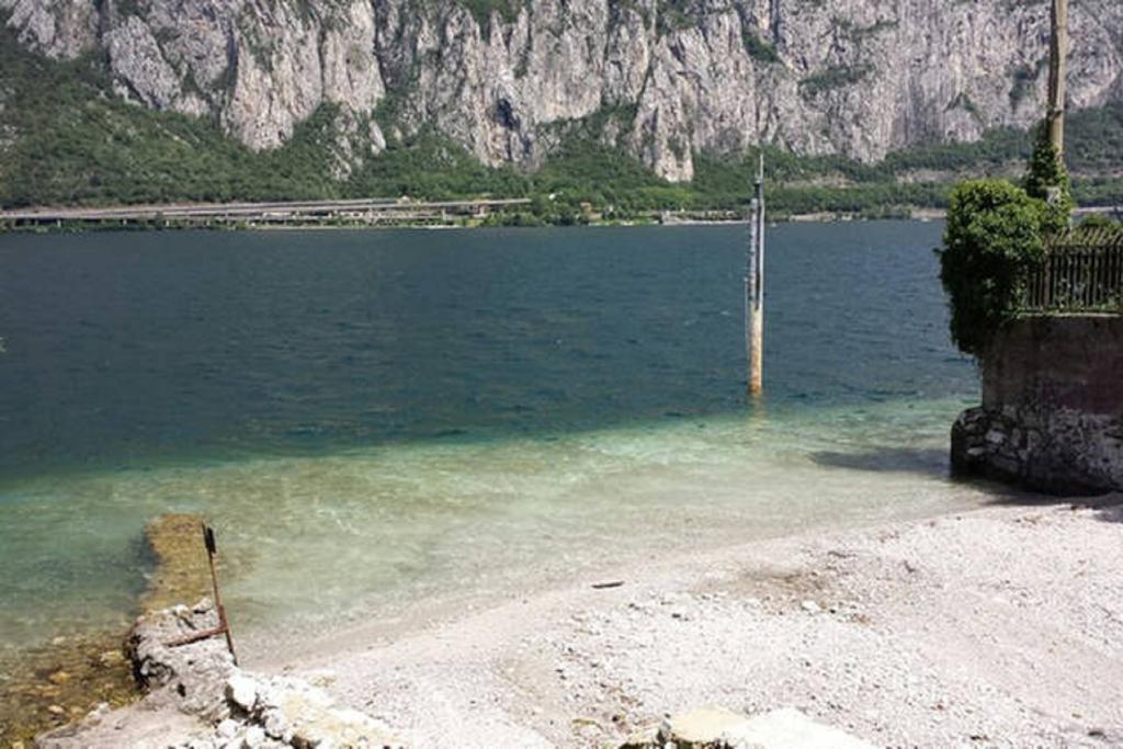 L For Lake Mandello del Lario Szoba fotó